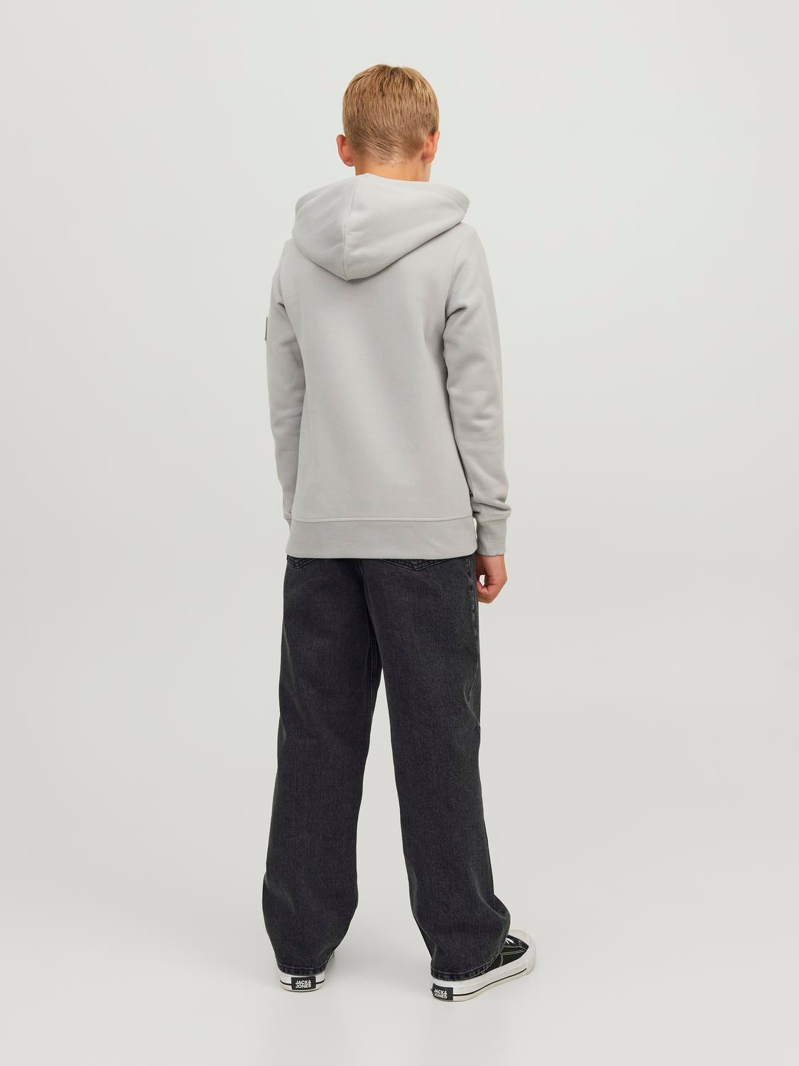 model_shot-back